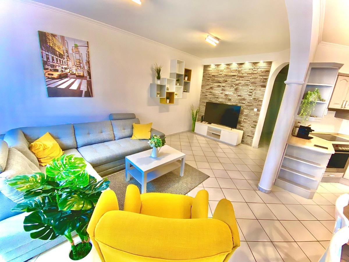 Mirell Apartman Szegedin Exterior foto